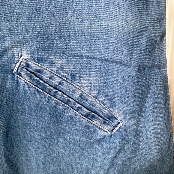 Fresno denim jumper with 2 buttons on either side. 2 front pockets. Size M - Picture 4 of 10